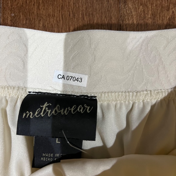 Pleated skirt - Picture 2 of 3